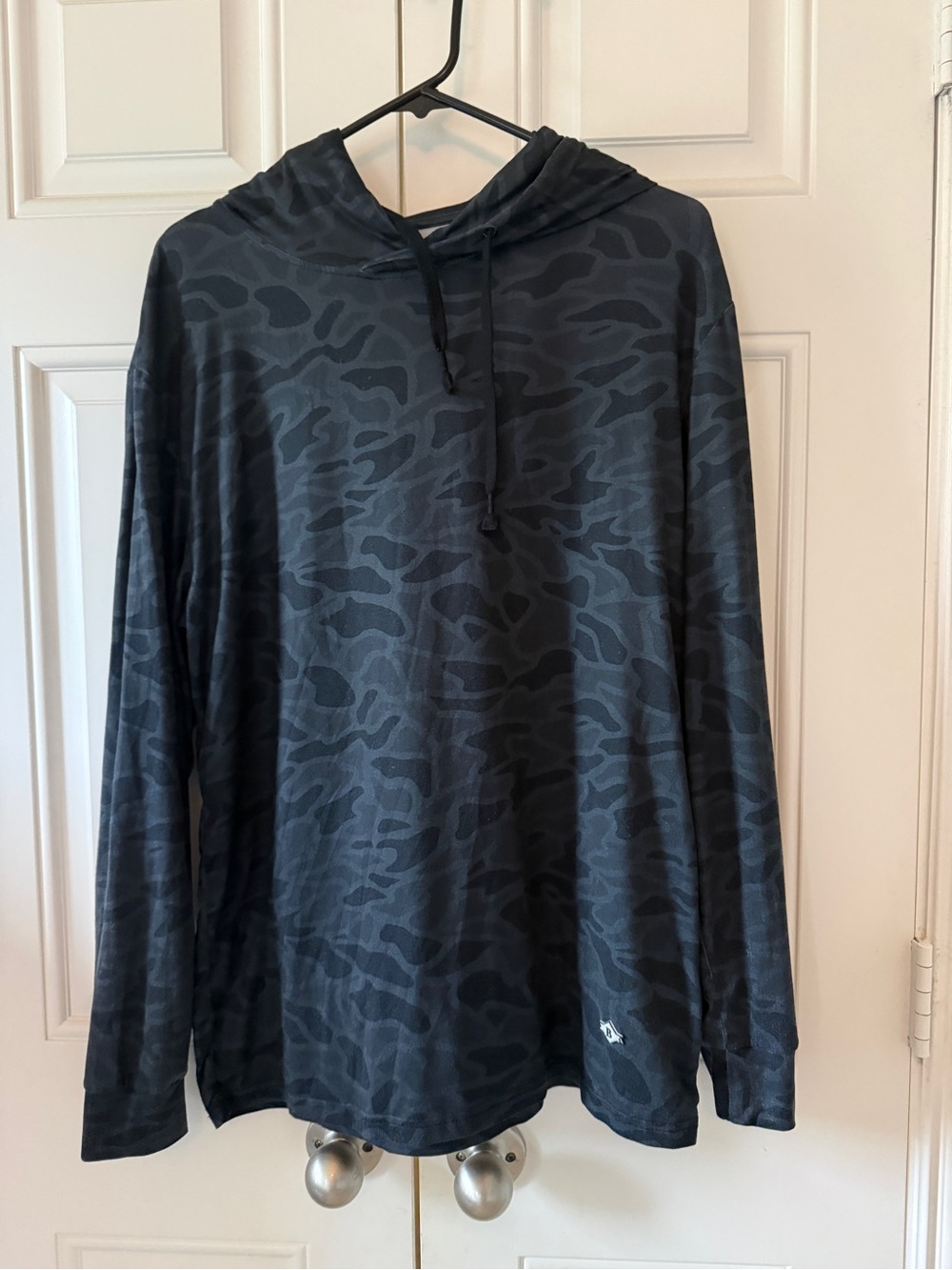 Burlebo Men's Long Sleeve performance Hooded Shirt - black camo
